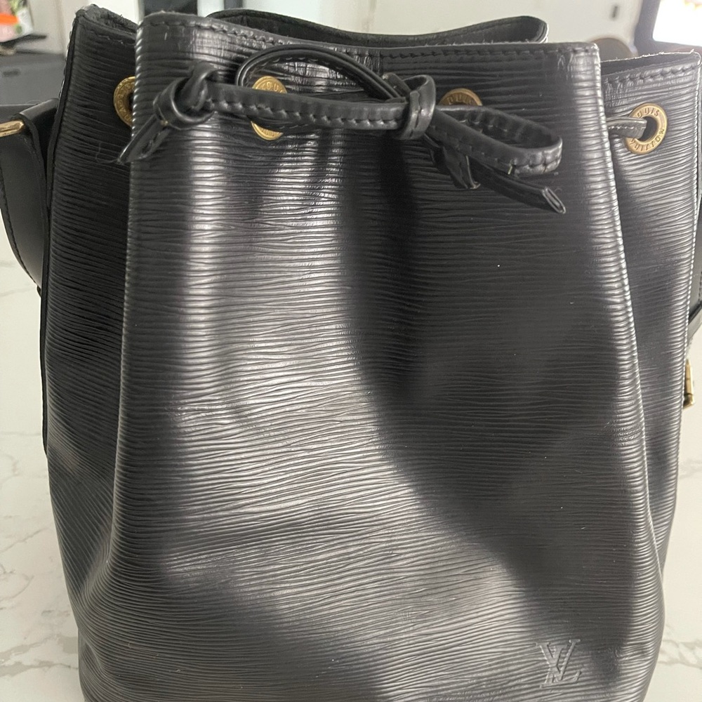 Louis Vuitton epi bucket bag